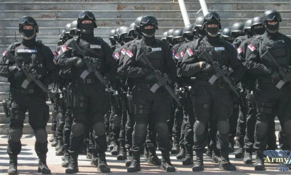 Κατάσταση πολέμου στα Βαλκάνια! Το σερβικό ΥΠΑΜ καλεί εφέδρους-Μετακίνηση τεθωρακισμένων από Κοσσοβάρους (Βίντεο)